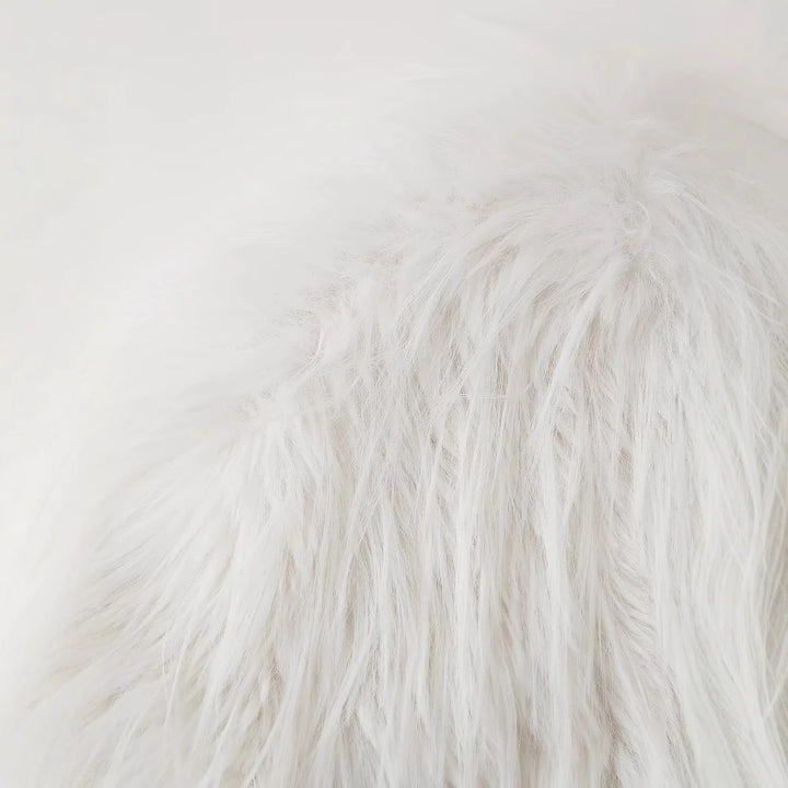 Damen kurze Eco-Kunstpelzjacke mit langfaseriger Flokati‑Optik, Rundhalsausschnitt und nahtverdecktem Innenfutter – Célinea