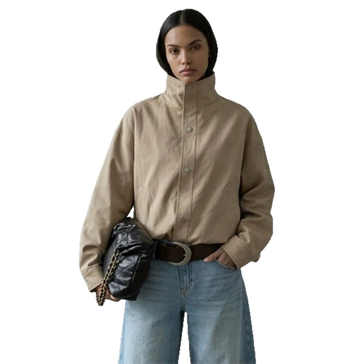 Damen Kurze kastige Canvasjacke mit hohem Stehkragen und Druckknopfleiste Echoarchiv