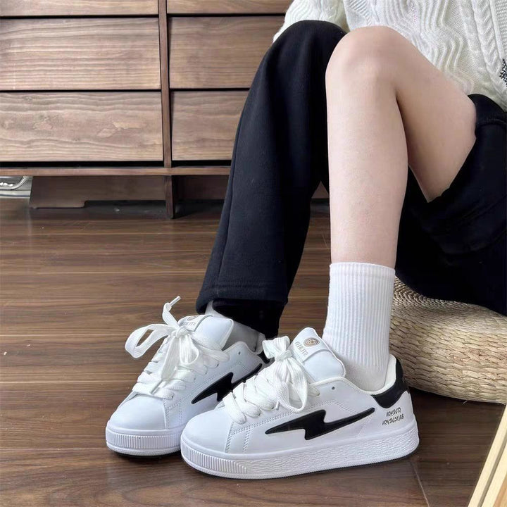 Damen Sportliche Sneakers mit verstellbarem Klettverschluss und gepolsterter Innensohle Echo Archiv