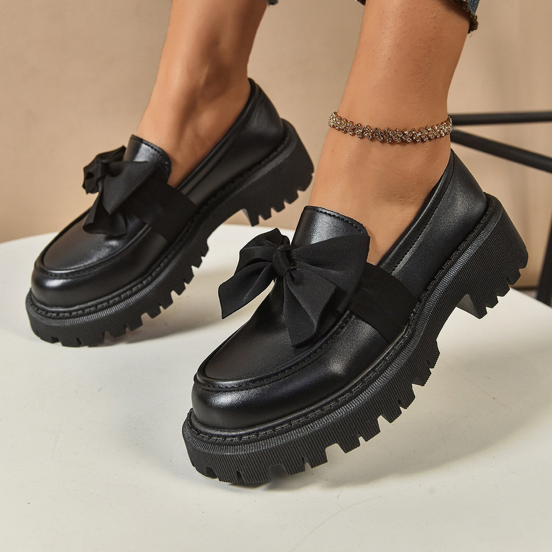 Damen Lack-Loafer mit markanter Profilsohle und Zierschleife Echoarchiv
