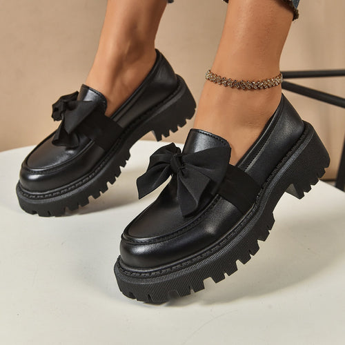 Damen Lack-Loafer mit markanter Profilsohle und Zierschleife Echoarchiv