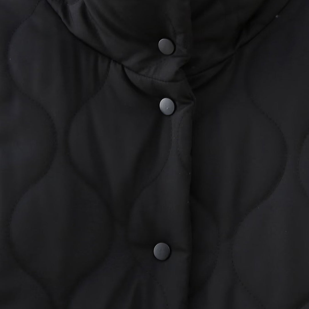 Damen Kurz gesteppte Jacke mit hohem Stehkragen und Rüschentaschen Echoarchiv