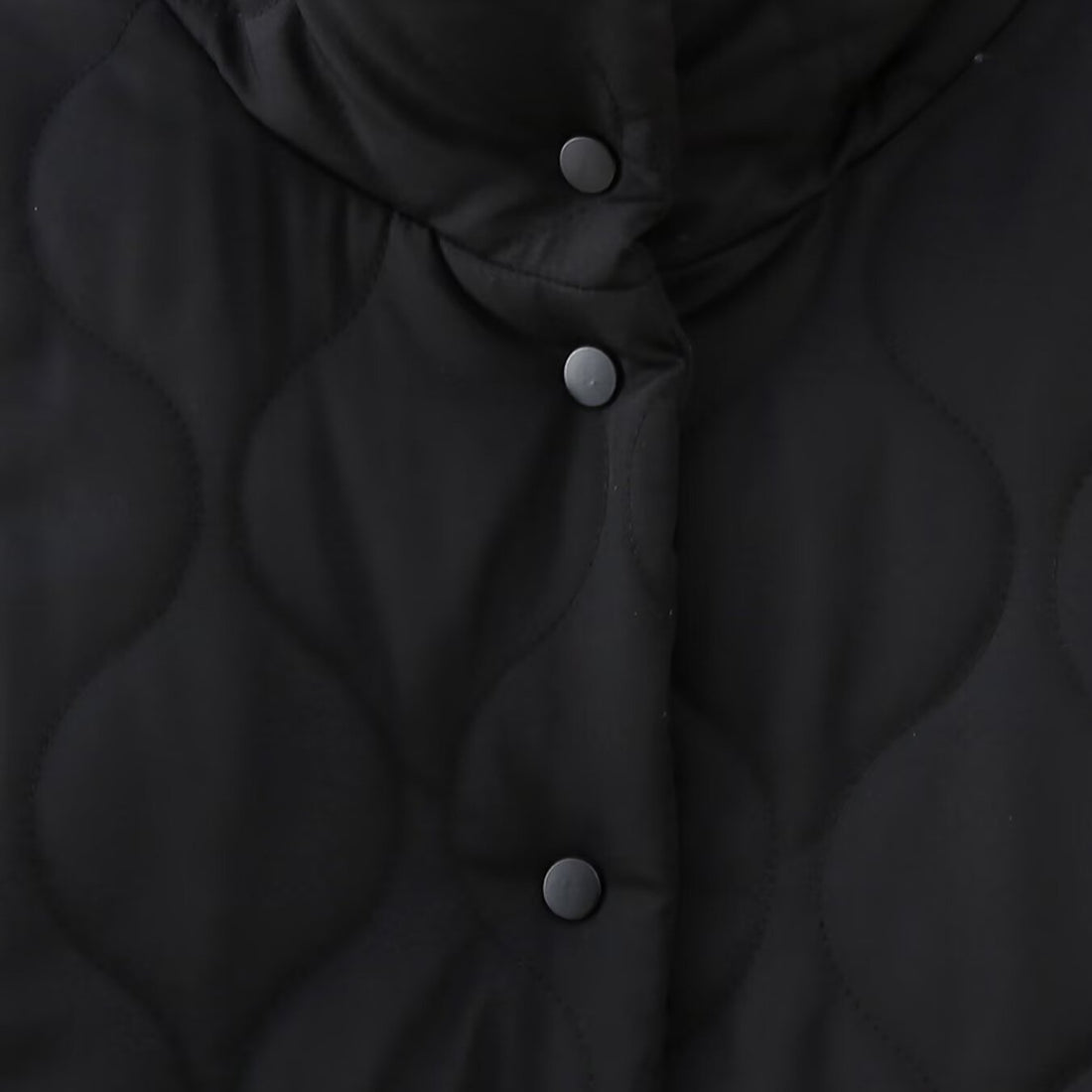 Damen Kurz gesteppte Jacke mit hohem Stehkragen und Rüschentaschen Echoarchiv
