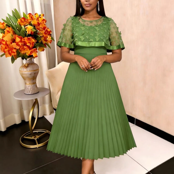 Damen elegantes Abendkleid mit plissiertem Rock und transparenten Puffärmeln Echo Archiv