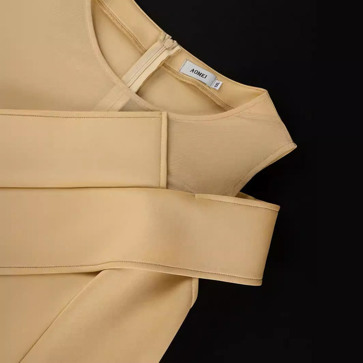 Damen Elegantes Cocktailkleid mit asymmetrischem Schnitt und transparenten Ärmeln Echo Archiv