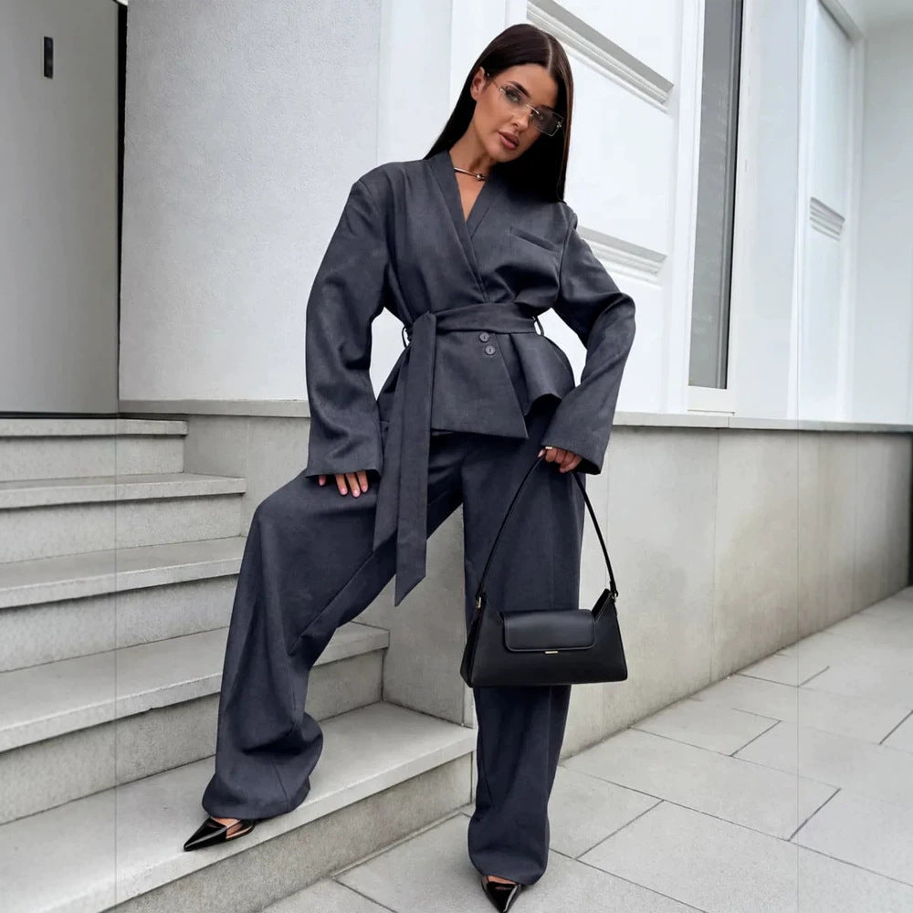 Damen Elegantes Wickelblazer-Set mit Taillengürtel und weiter Bundfaltenhose Echoarchiv