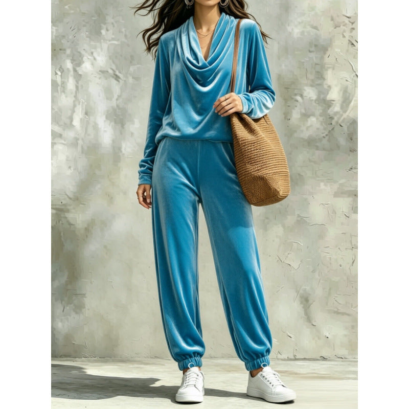 Damen Samt-Lounge-Set mit Wasserfallkragen und Jogger-Hose Echoarchiv