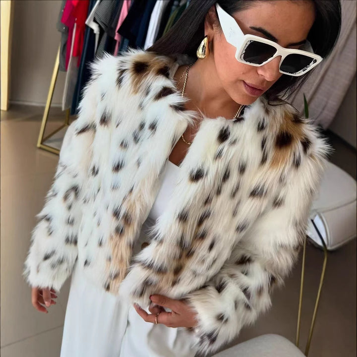 Damen Kurzfelljacke aus Kunstfell mit Leoprint und kastiger Silhouette Echo Archiv