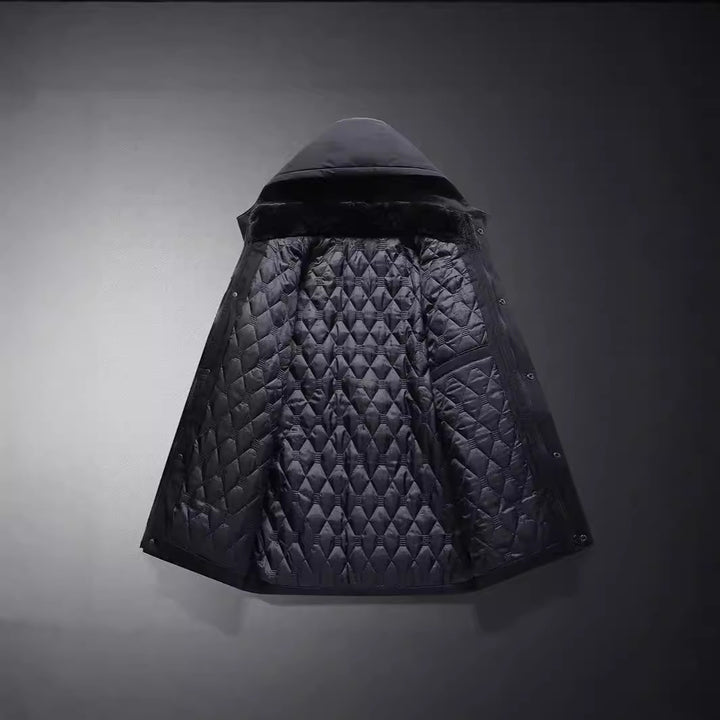 Herren Kurzparka mit gesteppter Thermofütterung, Kapuzenansatz und Multifunktionsklappentaschen Echoarchiv