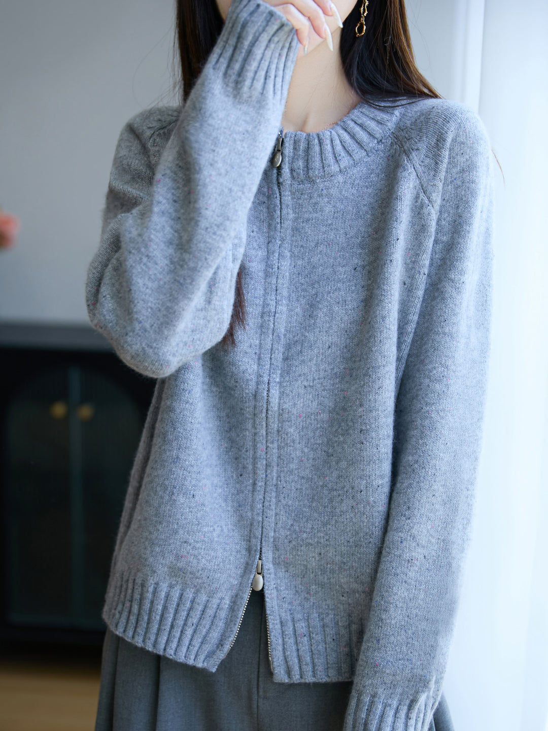 Damen Zip-Strickjacke mit Rundhalsausschnitt, feinem Nep‑Garn und gerippten Abschlüssen Echoarchiv