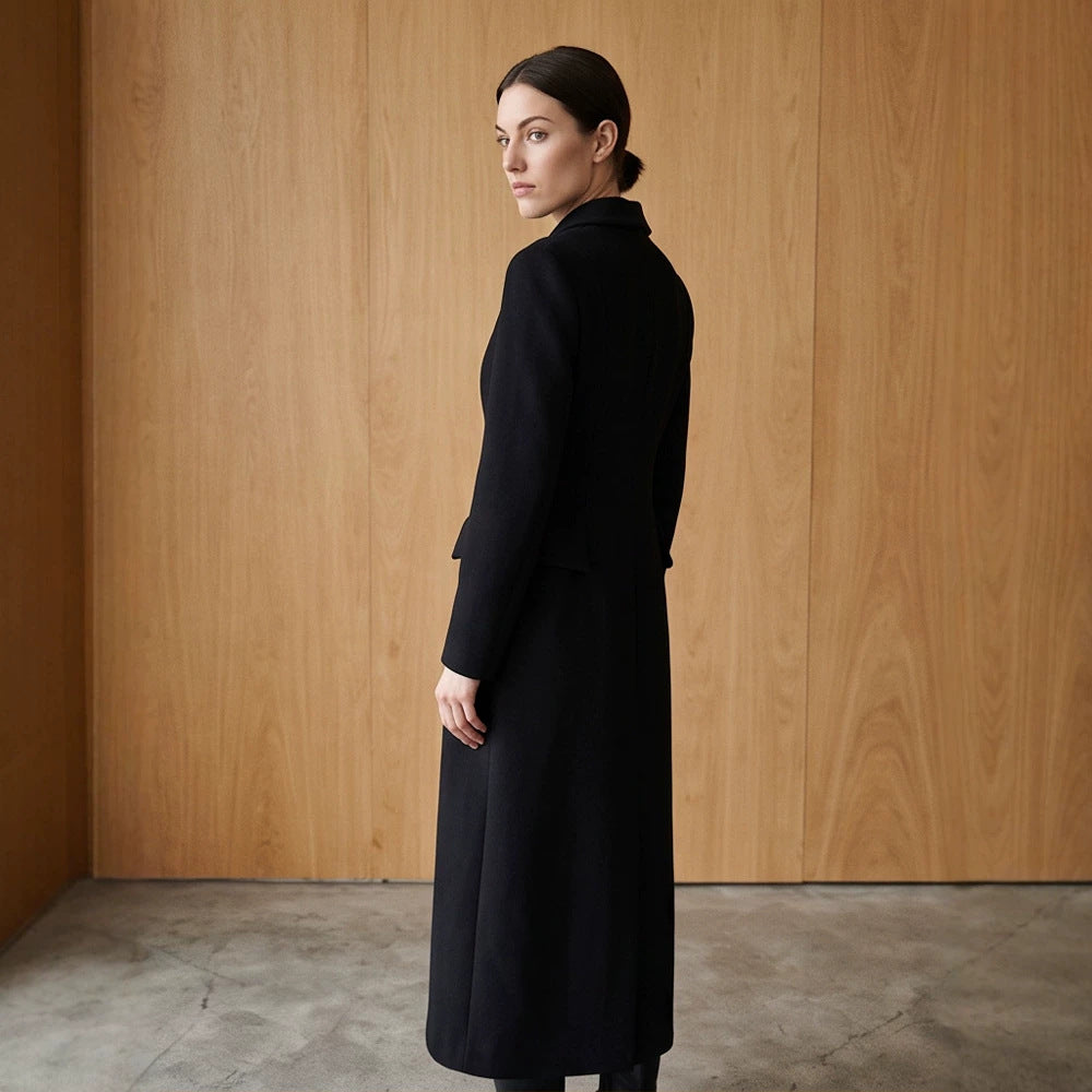 Damen Taillierter Longcoat mit Schalkragen und figurformenden Abnähern Echoarchiv