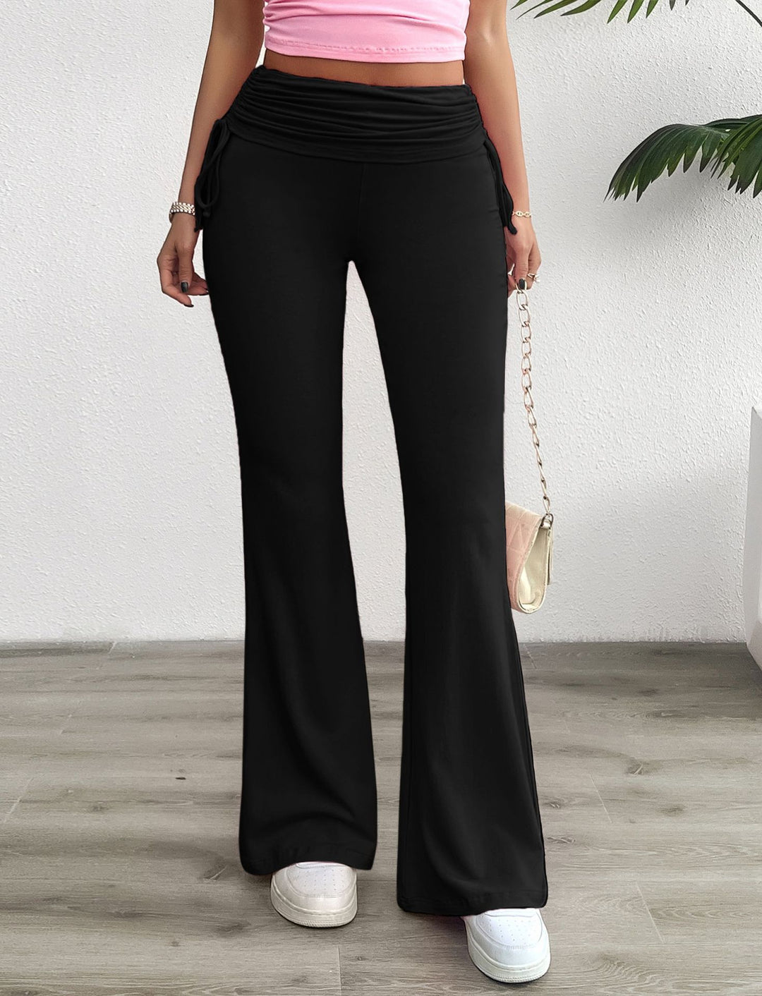 Damen weiche Palazzo-Loungehose mit Umschlagbund, seitlichen Kordelzügen und ausgestelltem Bein – Avélisse