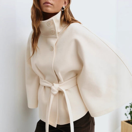 Damen Weit geschnittener Cape-Mantel mit hohem Stehkragen, Knopfleiste und Bindegürtel – Montévia
