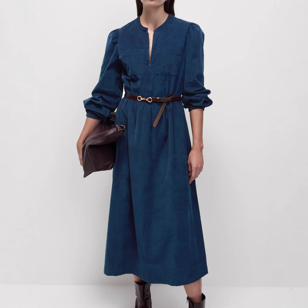Damen Langes Cordkleid mit geraffter Taillennaht, Brusttaschen und kurzem Reißverschluss – Avérine