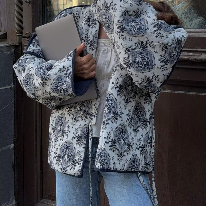 Damen Gesteppte Kimono‑Jacke mit ornamentaler Jacquardoptik und kontrastierter Paspel Echo Archiv
