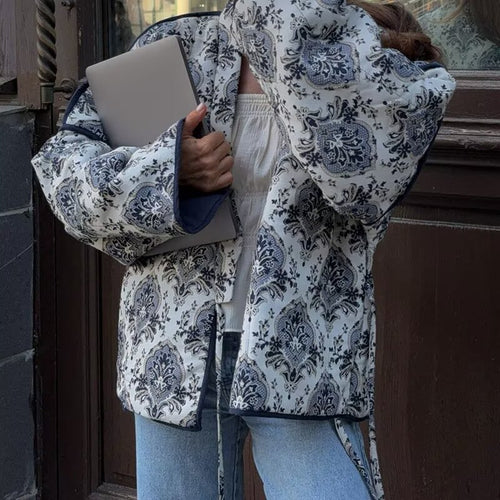 Damen Gesteppte Kimono‑Jacke mit ornamentaler Jacquardoptik und kontrastierter Paspel Echo Archiv