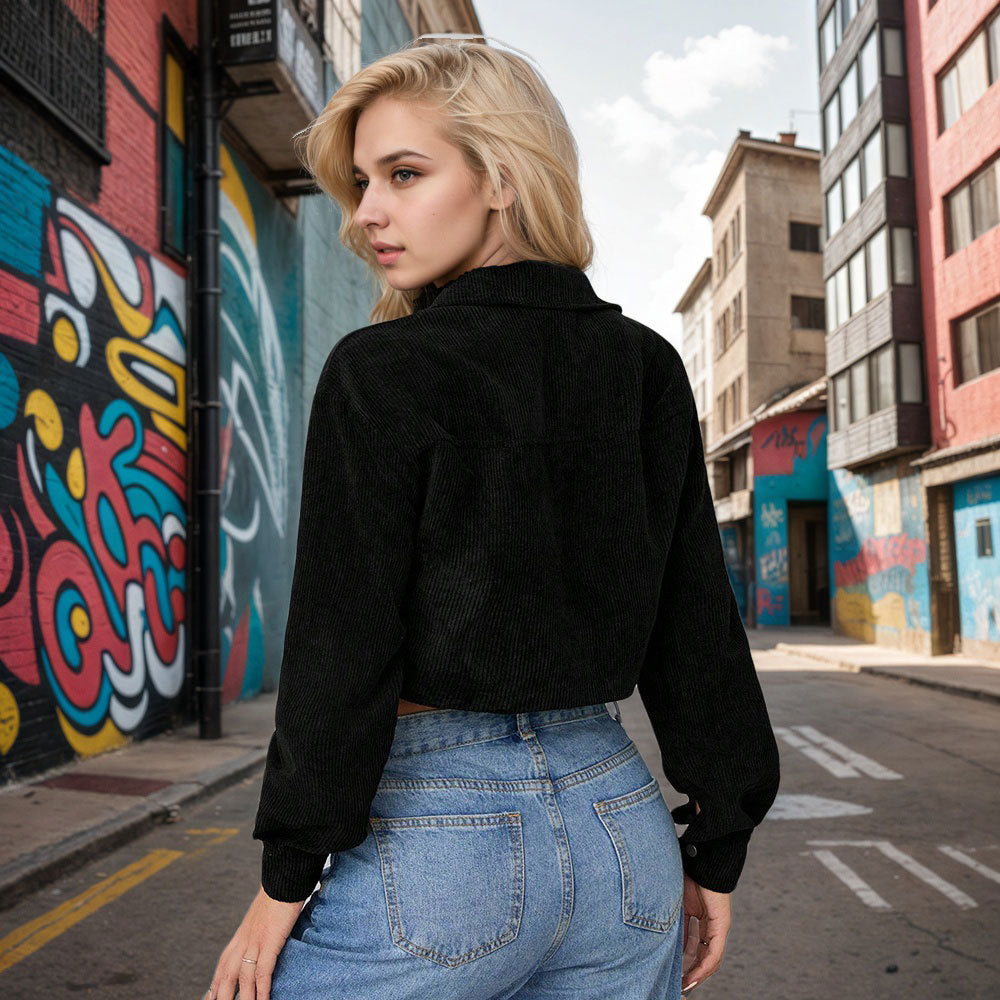 Damen kurze taillierte Cordjacke mit Brusttaschen und Druckknopfleiste – Célinea