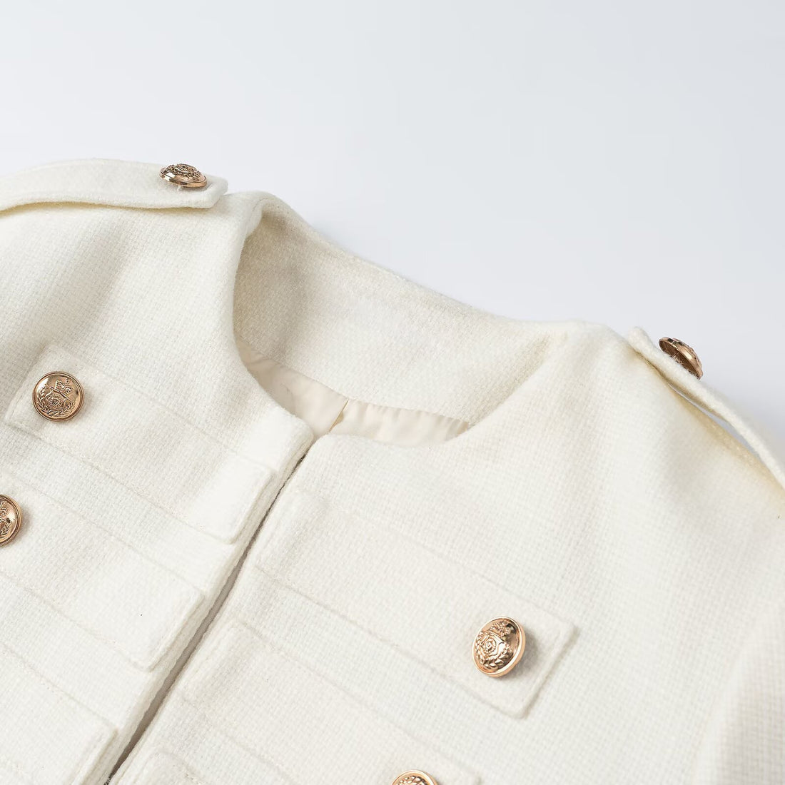 Damen Kurzjacke im militärischen Stil mit goldfarbenen Zierknöpfen Echoarchiv