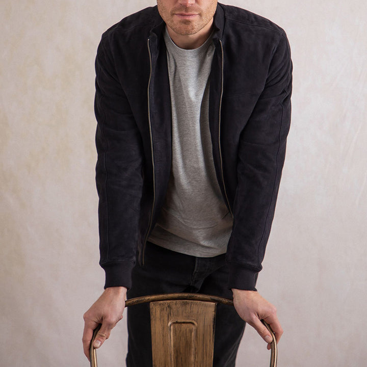 Herren elegante Wildlederjacke im modernen Biker-Stil Echoarchiv