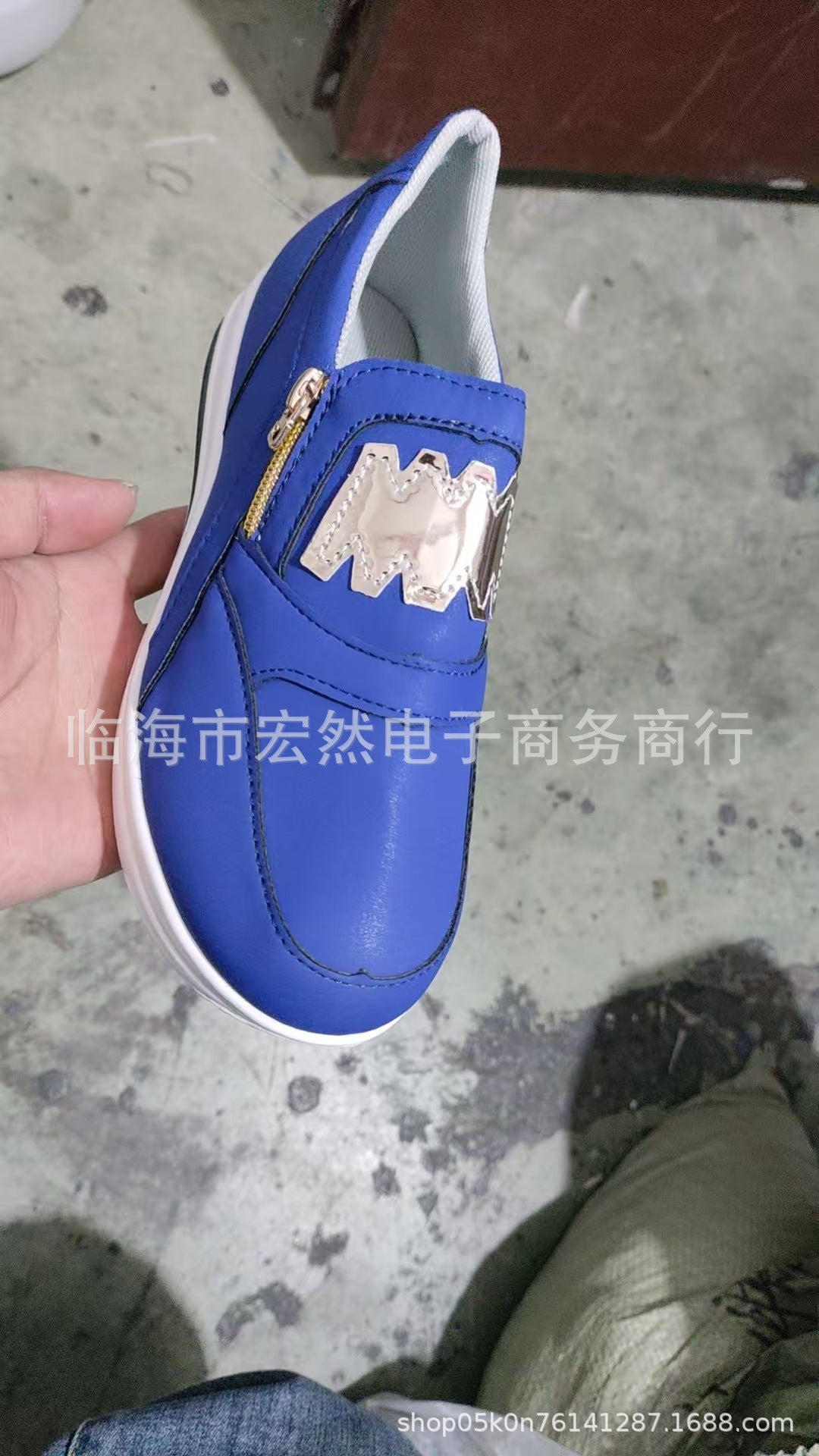 Damen  Slip-On Keilsneaker mit dekorativem Reißverschluss, gepolstertem Memory-Fußbett und profilierter Plateausohle Echo Archiv