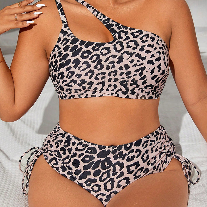 Damen Triangel-Bikini mit modischem Cut-Out und verspieltem Animal-Print Echo Archiv