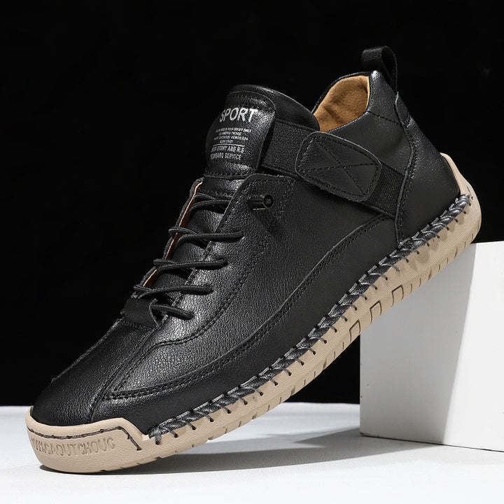 Herren Ledernachahmender Freizeit‑Sneaker mit Klettriemen, Mokassinnaht & profilierter Gummisohle Echoarchiv