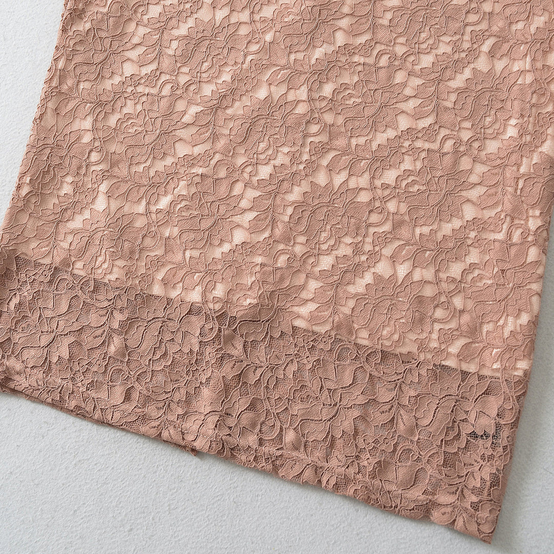 Damen Schulterfreies Spitzenkleid mit Taillenraffung und Langarm Echoarchiv