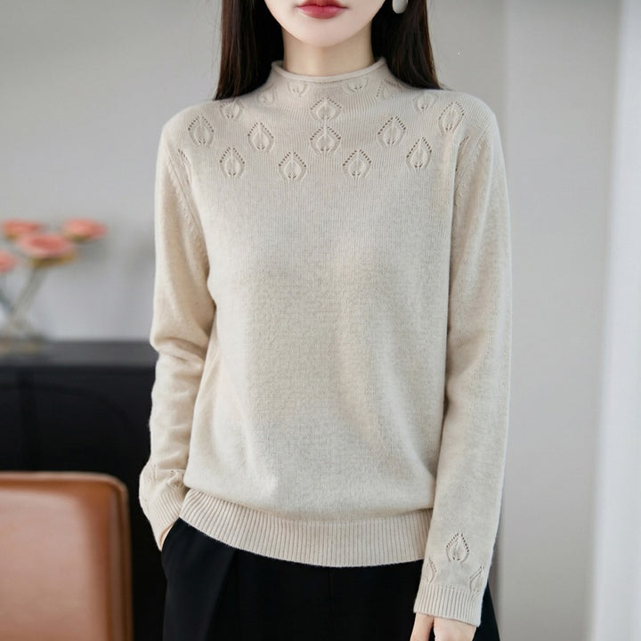 Damen Leichter Stehkragenpullover mit floralem Ajour‑Yoke und feiner Rippkante Echoarchiv