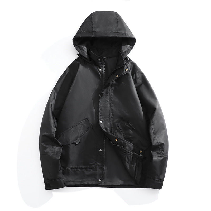 Herren Wasserabweisende Kapuzenjacke im Utility‑Stil mit Druckknopfleiste und Pattentaschen Echo Archiv