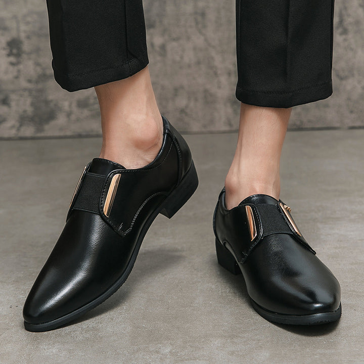 Herren elegante spitze Slip-On Business-Halbschuhe mit elastischer Gummilasche und dekorativen Metallapplikationen Echo Archiv