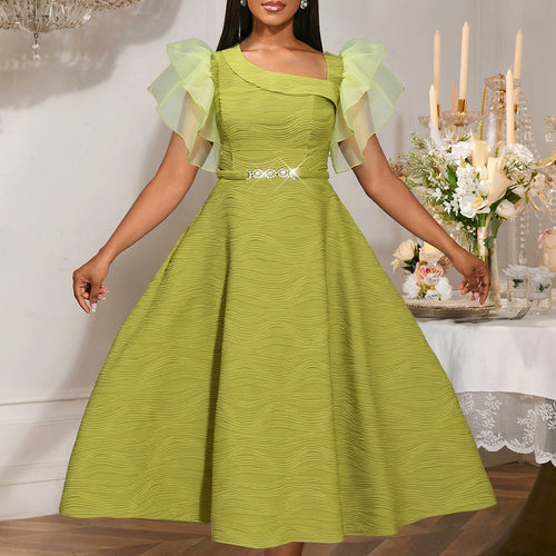 Damen Elegantes Abendkleid mit schimmernden Rüschendetails Echo Archiv