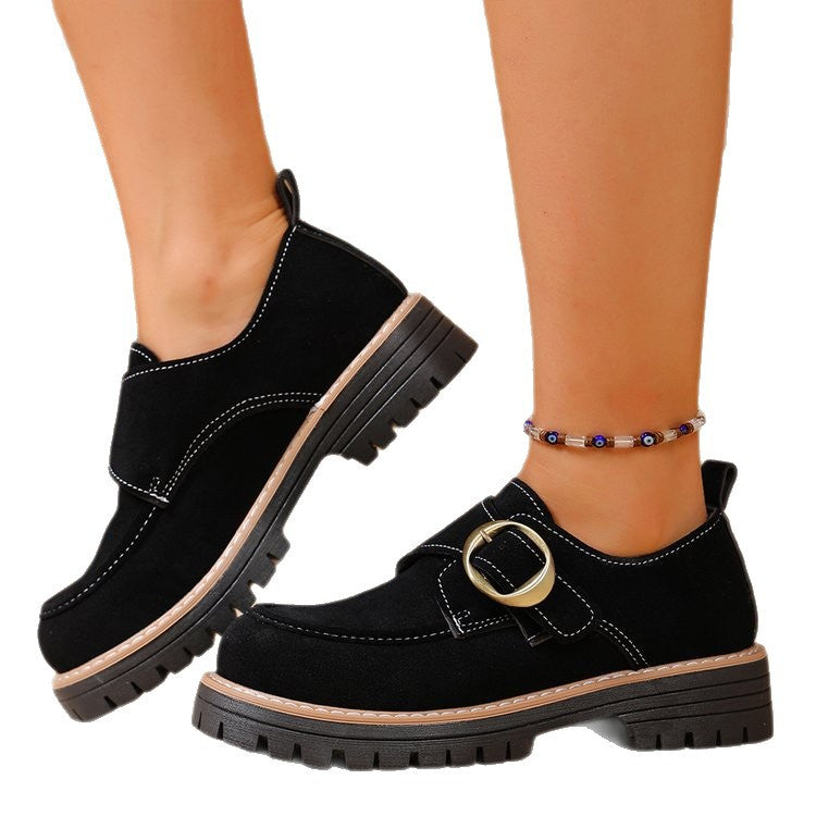 Damen Chunky Loafer im Mokassin‑Stil mit großer Zierschließe, Velours‑Optik und profilierter Gummisohle – Lioré