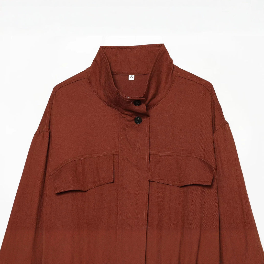 Damen Kurzjacke im Utility‑Stil mit Stehkragen, aufgesetzten Brusttaschen und Kordelzugsaum Echo Archiv