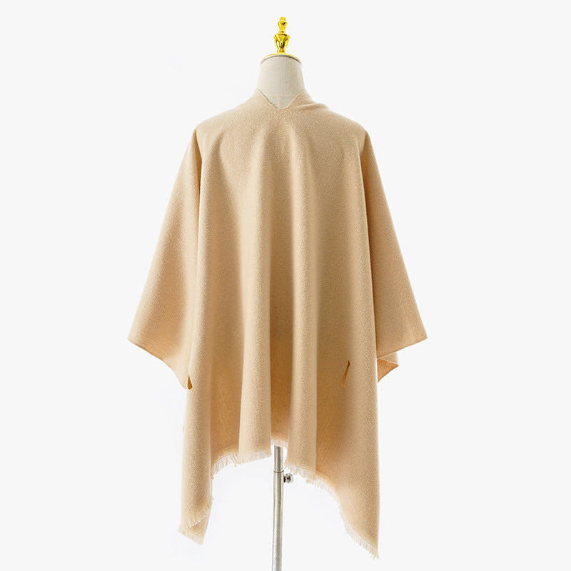Damen Wickelponcho mit Bindegürtel, V-Ausschnitt und Fransensaum – Avérine
