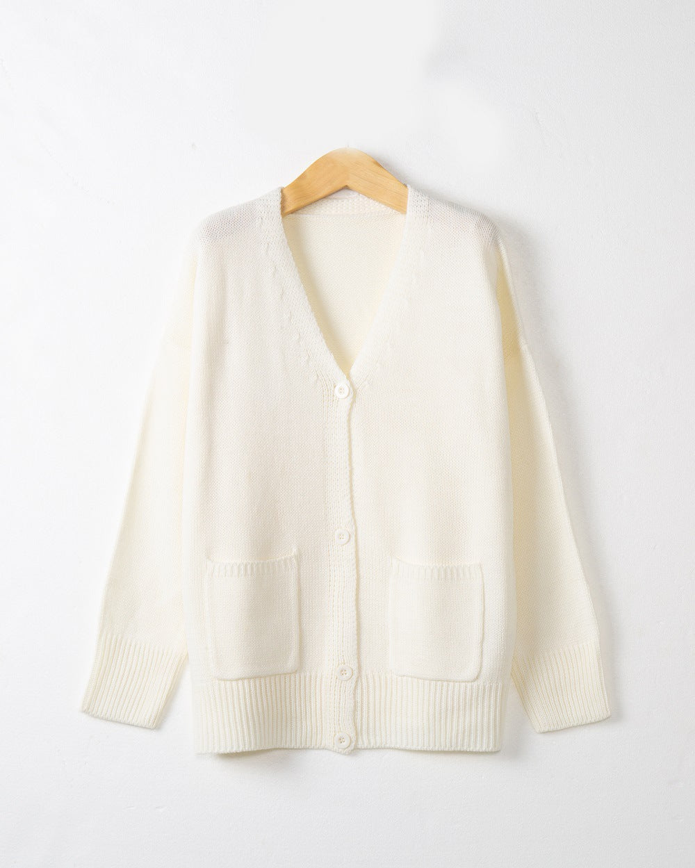 Damen Feiner Oversize-Strickcardigan mit V-Ausschnitt, Knopfleiste und aufgesetzten Eingrifftaschen Echo Archiv