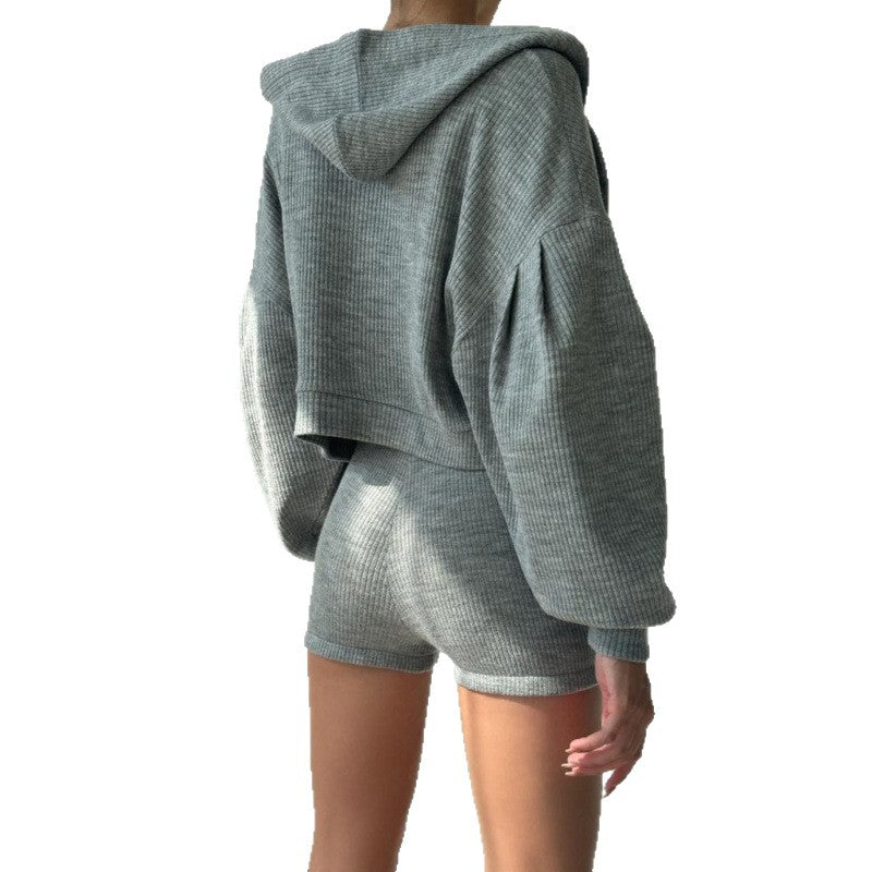 Damen nan kurzes geripptes Lounge-Set mit Kapuzen-Zipjacke und Highwaist-Shorts Echo Archiv