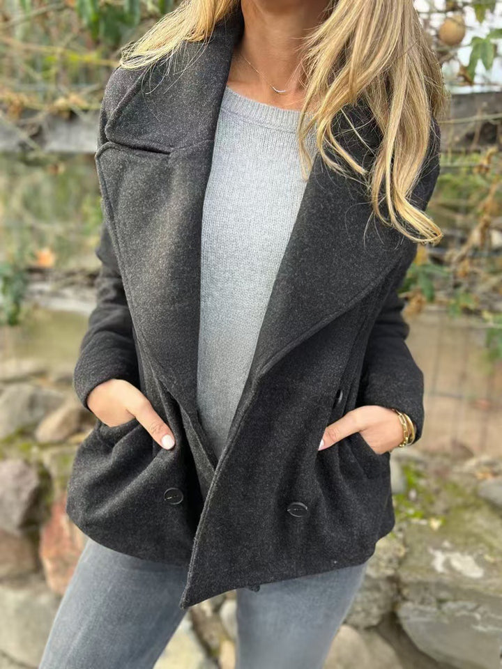 Damen Kurzer Wollmix-Mantel mit großem Schalkragen, doppelreihiger Knopfleiste und Eingrifftaschen – Montévia