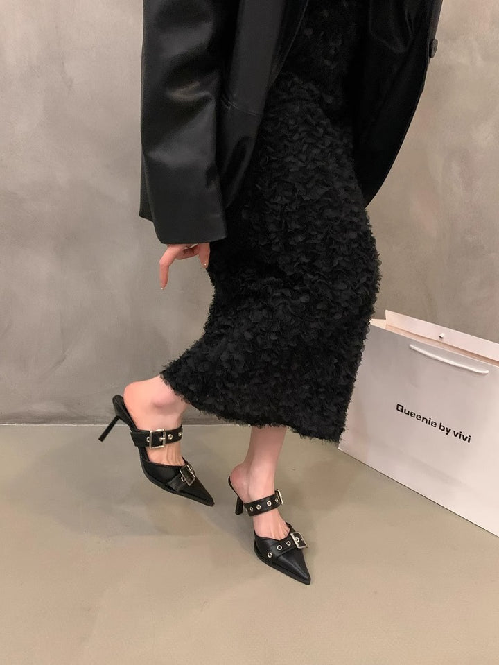 Damen Spitz zulaufende Mule‑Pantoletten mit doppeltem Schnallenriemen, Ösen‑Detail und niedrigem Kitten‑Absatz – Lioré