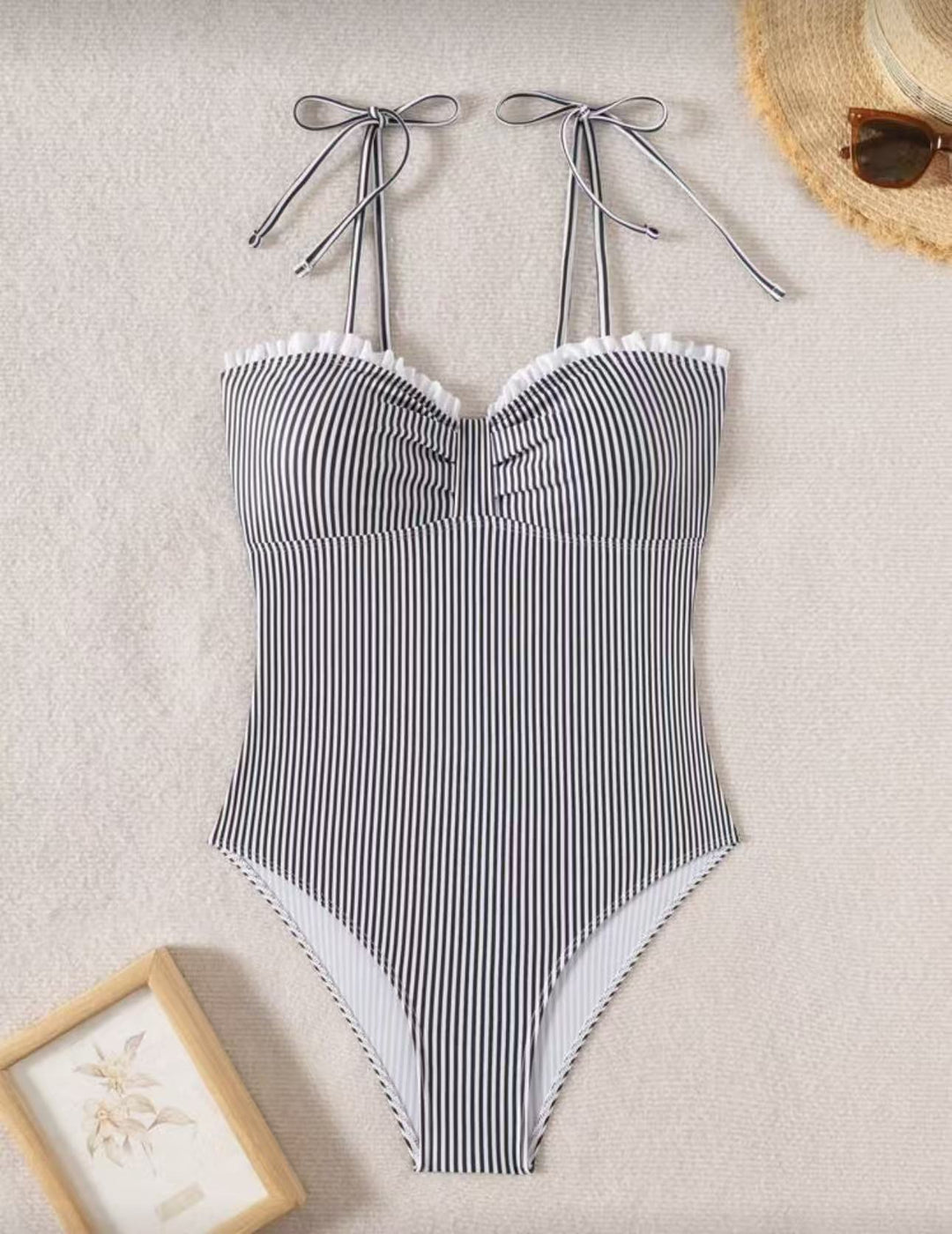 Damen Einteiliges Badeoutfit mit eleganten Raffungen Echo Archiv
