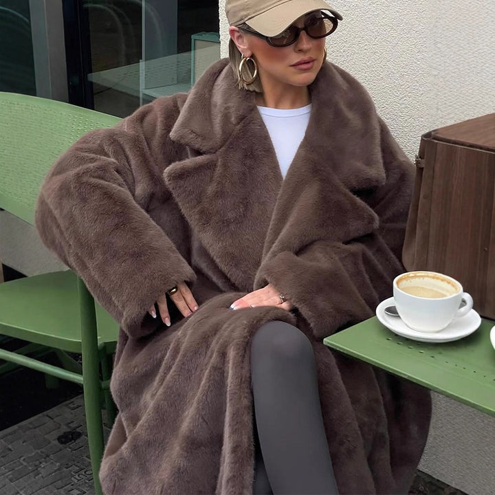 Damen Oversize Kunstfell-Maximantel mit weitem Revers Echoarchiv