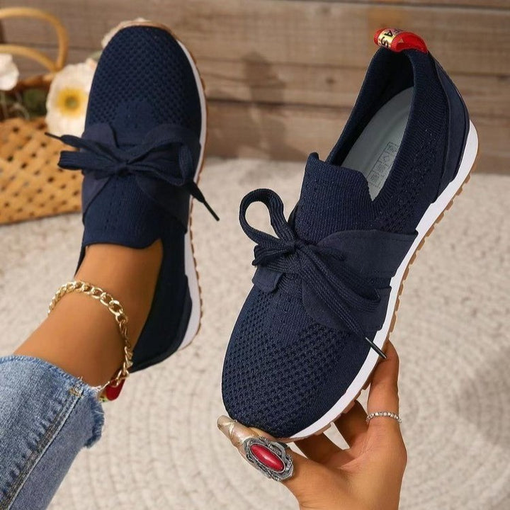 Damen Strick-Slip-On Sneaker mit elastischem Schaft, dekorativer Schnürung und profilierter Gummilaufsohle Echoarchiv