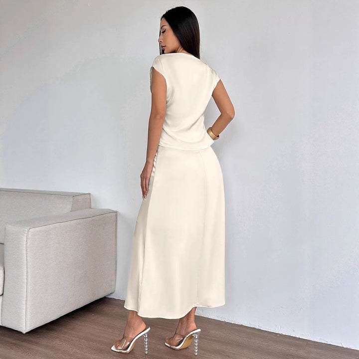 Damen elegantes Abendkleid mit fließendem Stoff und raffiniertem Halsausschnitt Echo Archiv