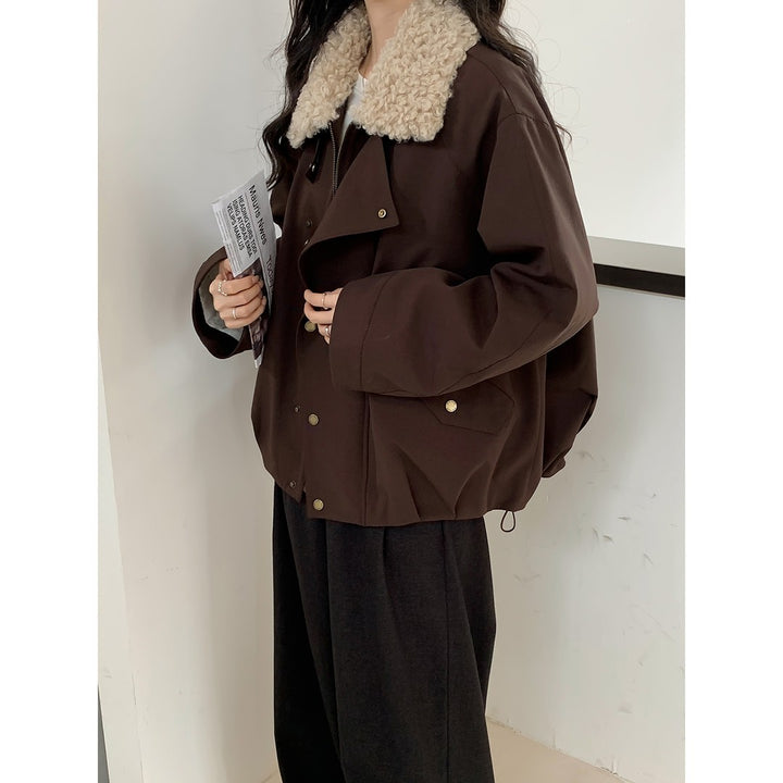 Damen Kurze Oversize-Bomberjacke mit Teddykragen und Druckknopfdetails Echoarchiv
