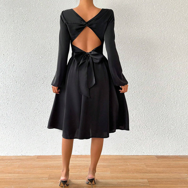 Damen elegantes Midikleid mit taillierter Korsagenoptik ausgestelltem A-Linien-Rock und langen ausgestellten Ärmeln – Élara