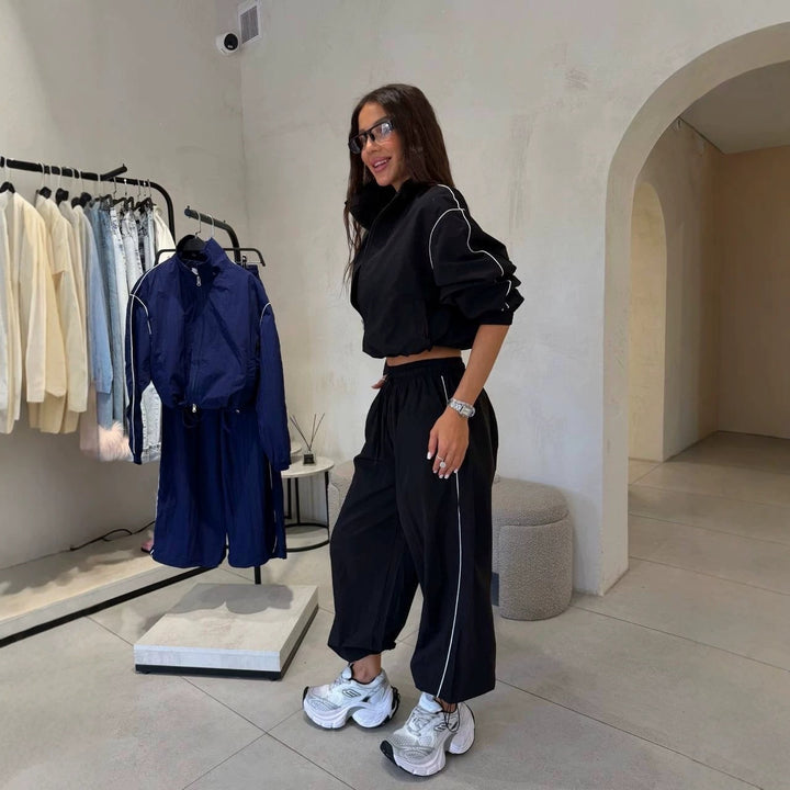 Damen Kurzgeschnittenes Windbreaker-Set mit weiter Trackhose und Kontrastpaspel Echoarchiv