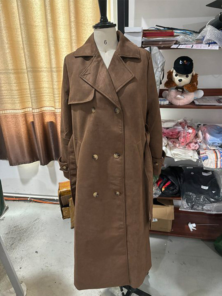 Damen Langer Doppelreihiger Trenchcoat aus Veloursleder-Optik mit Taillengürtel Echo Archiv