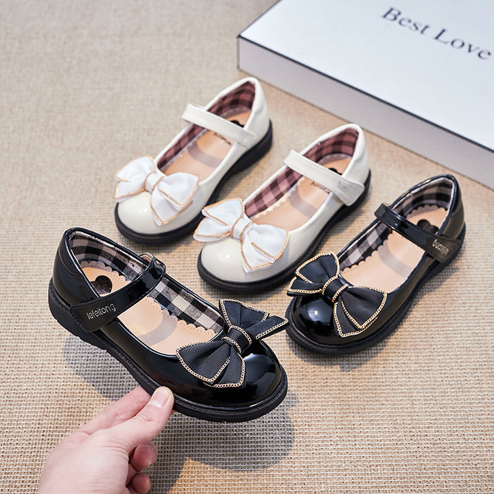 Mädchen Ballerina Schuhe mit verstellbarem Riemen und dekorativem Schleifenakzent Echo Archiv