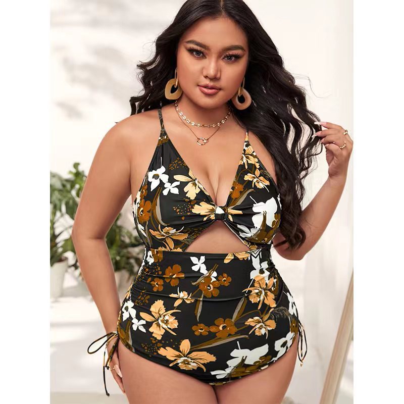 Damen Einteiler Badeanzug mit modischem Cut-Out und buntem geometrischem Design Echo Archiv