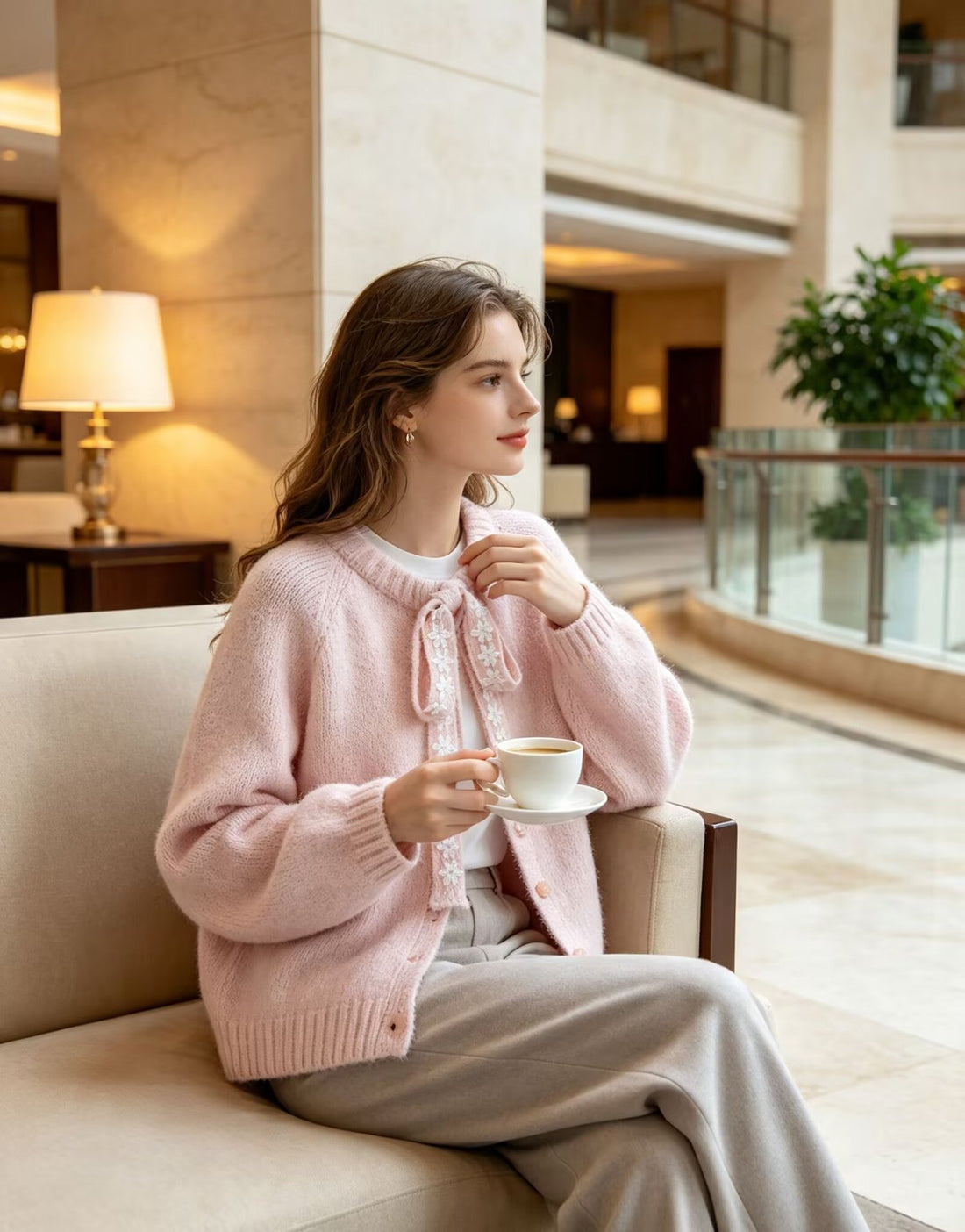 Damen Oversize Strickpullover mit dekorativem Blumen-Spitzenband Echoarchiv