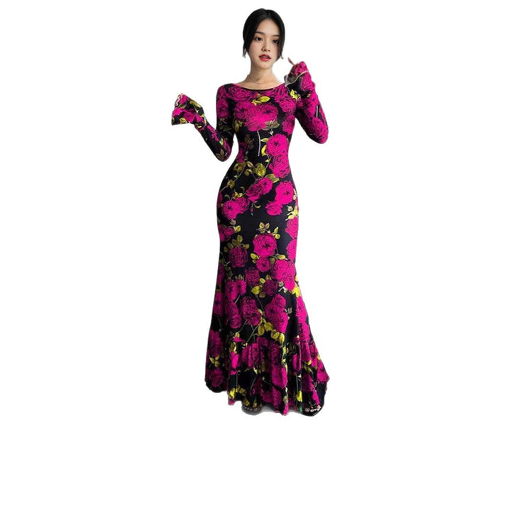 Damen nan eng anliegendes Maxikleid mit Meerjungfrauen-Schnitt, langen Glockenärmeln und Rüschensaum Echo Archiv